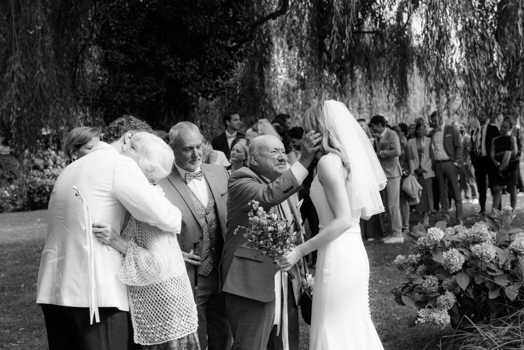 Emotionale Glückwünsche der Großeltern.